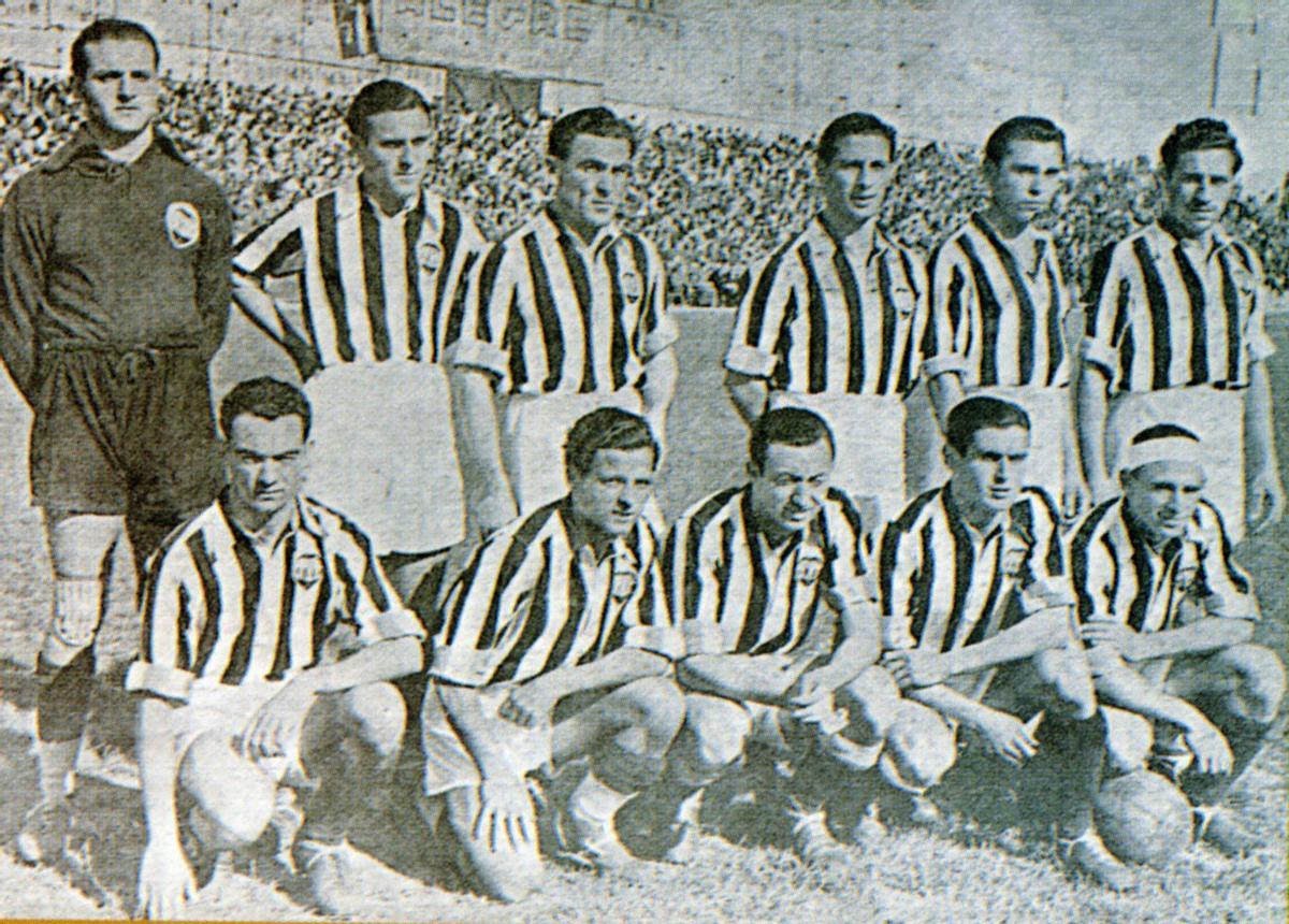 Equipo del Castellón con franja central blanca.