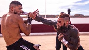 Álex Samurai lanza una derecha al rostro de Lewiis en su combate de Kings Of The Streets