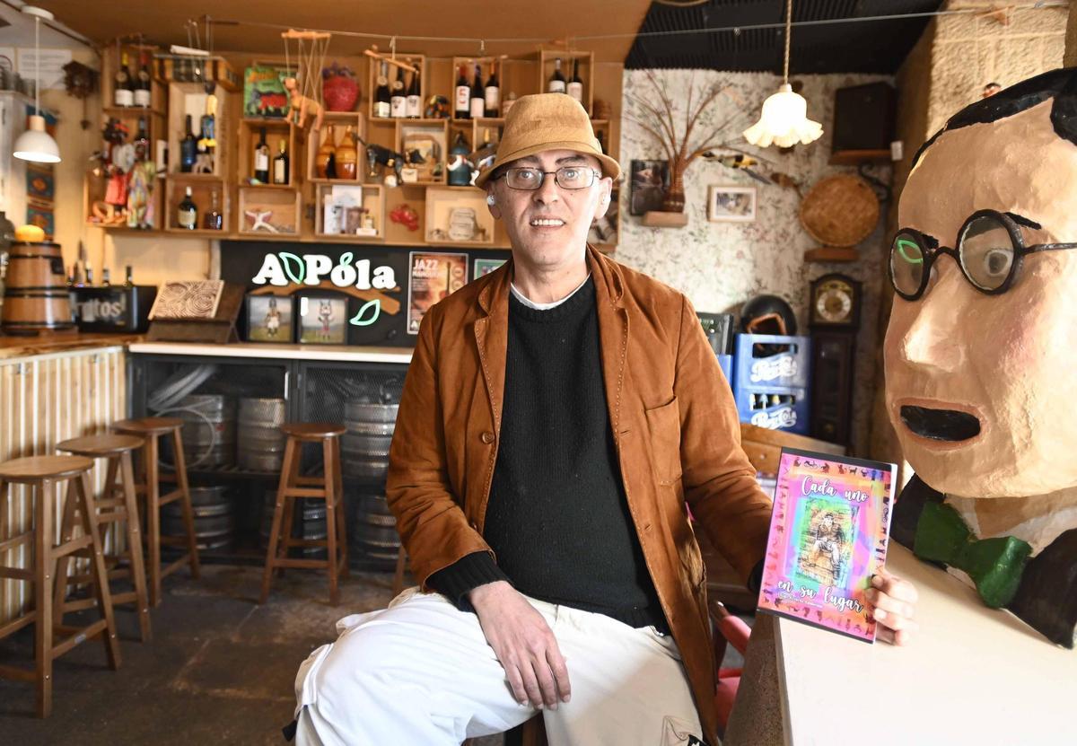 Íñigo Álvarez Esmerode, en A Póla, negocio del Paseo de Alfonso.