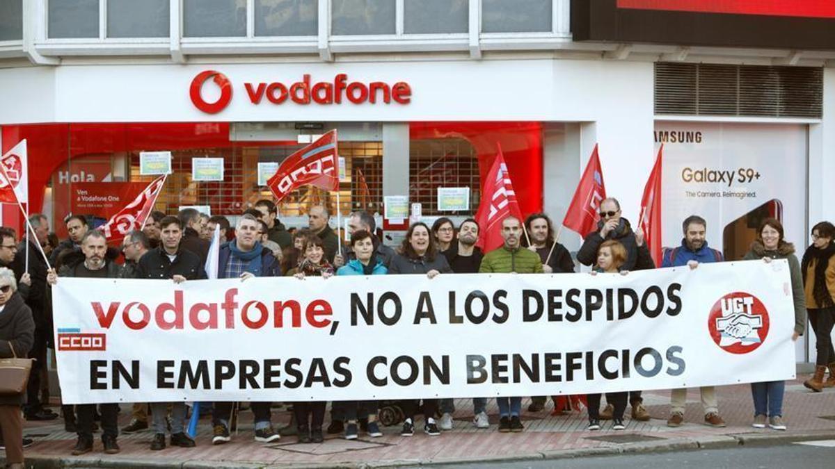 Vodafone logra el ok’ de la plantilla y saca adelante el ERE con 898 despidos.