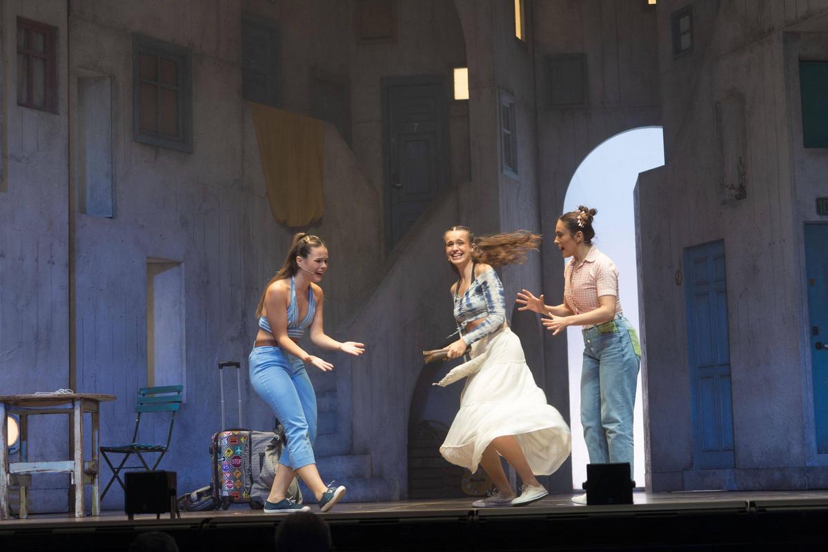 Escena del musical vist aquesta setmana passada a Manresa, amb Gina Gonfaus al mig