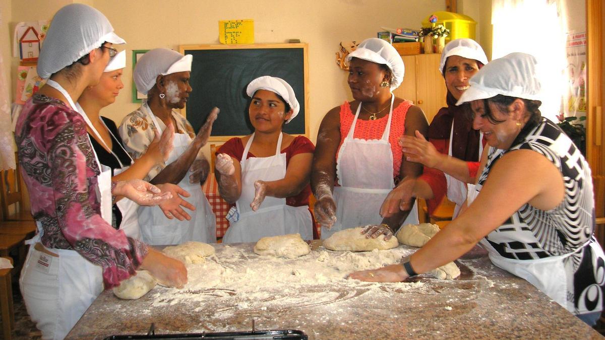El Palomar cuenta con iniciativas como el Rincón de la Costura, los talleres de cocina o "Cuidándonos para cuidar".
