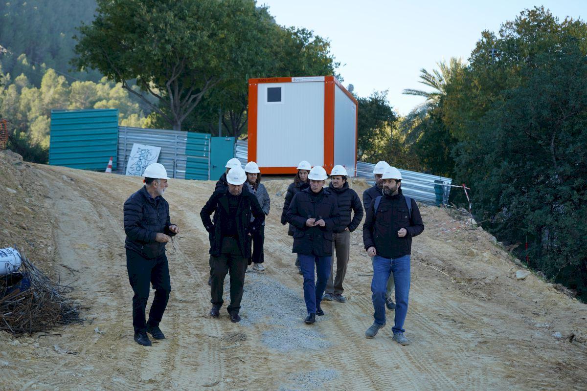 Visita de representantes municipales a las obras del centro de día de Xàtiva, en noviembre.