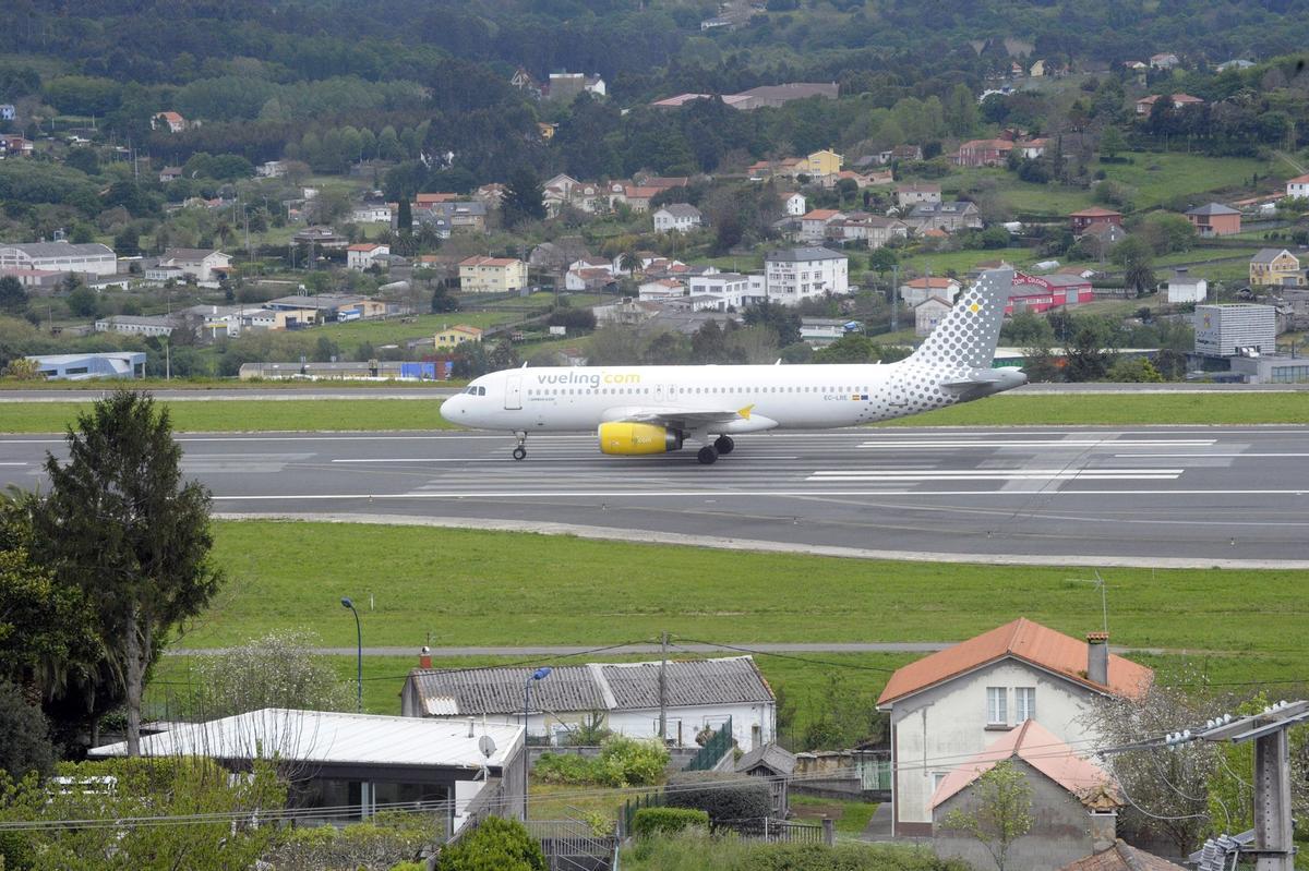 Un avión de Vueling en Alvedro