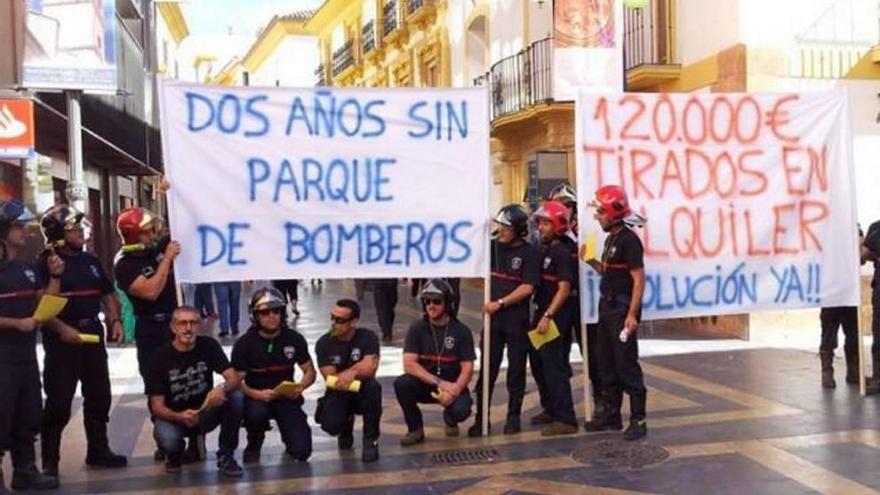 Los bomberos recuerdan que llevan tres años en una nave &quot;insalubre&quot;