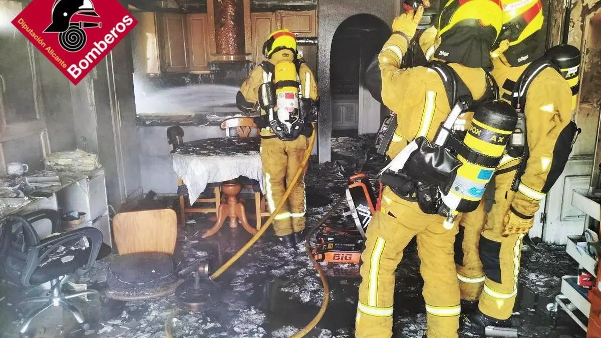 Cuatro viviendas calcinadas en Orihuela Costa