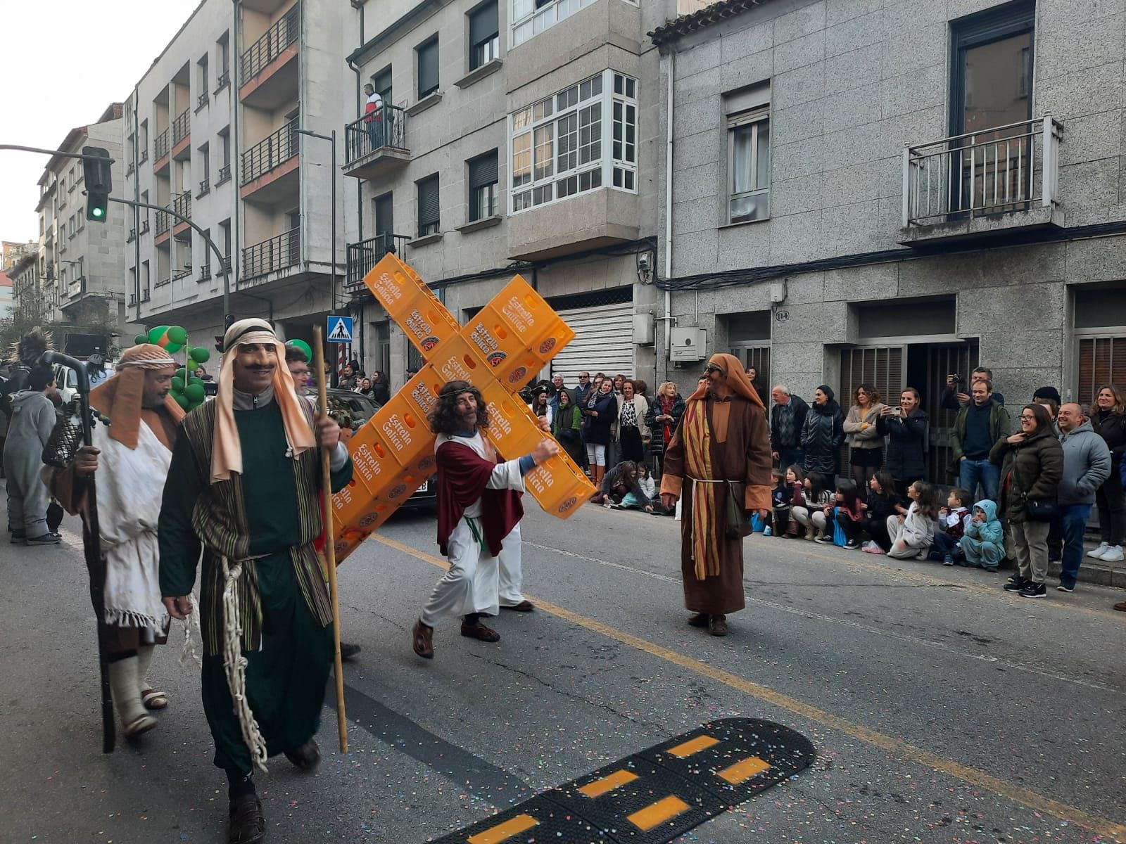 Moaña &quot;llora&quot; el fin del carnaval con el Enterro da Sardiña