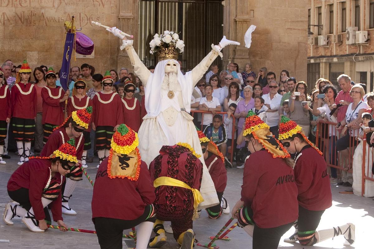El baile de la Moma, durante la fiesta del Corpus en Xàtiva.