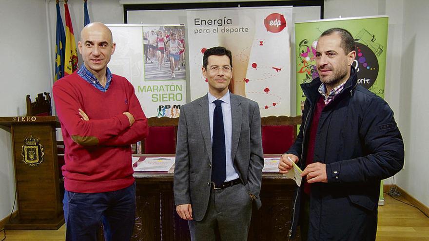 Por la izquierda, Virginio Ramírez, Jesús Fernández y Ángel García, ayer, en Pola de Siero.