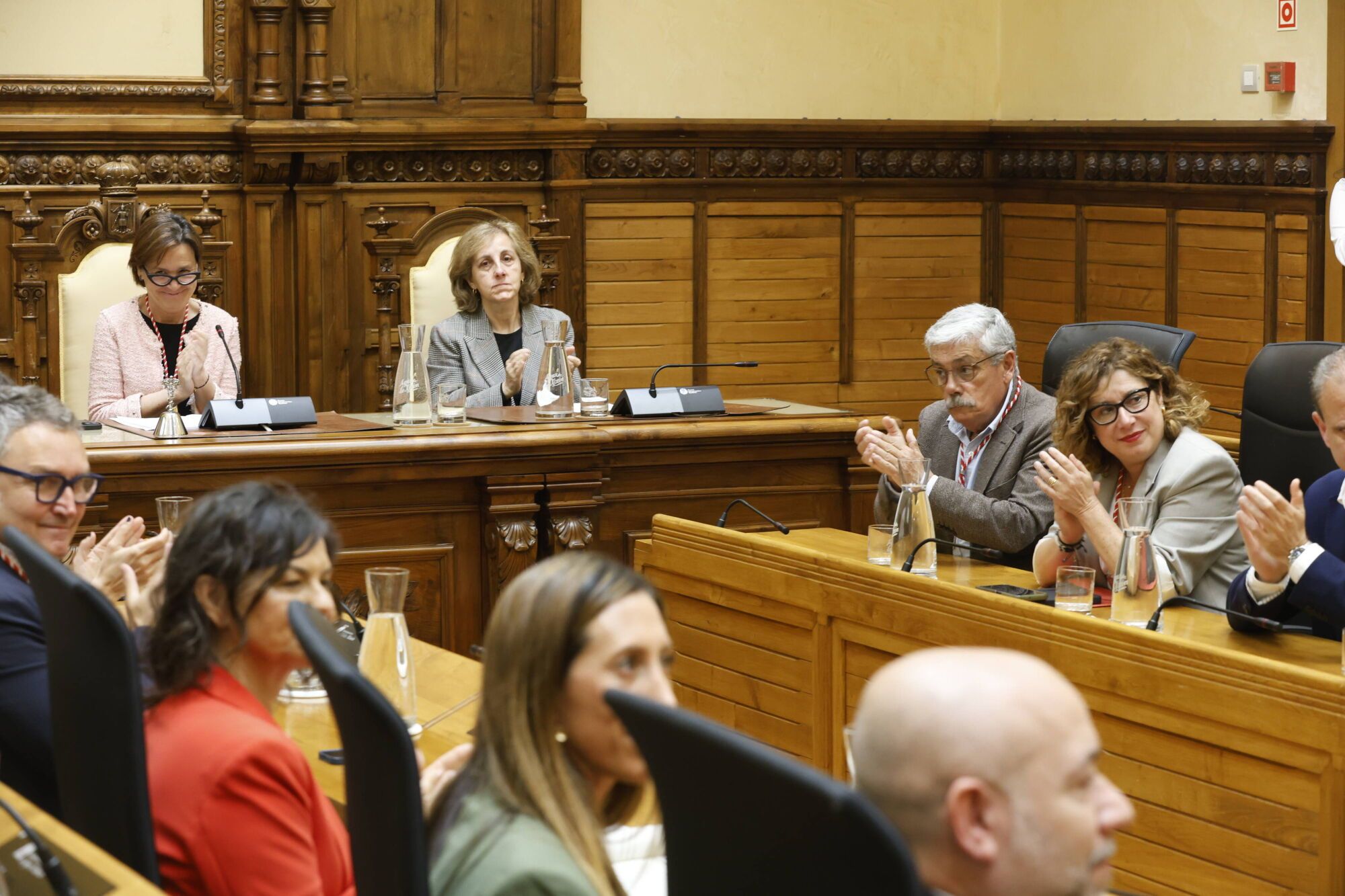 EN IMÁGENES: Gijón honra a sus vecinos ejemplares, ahora sí, tras la interrupción provocada por el apagón