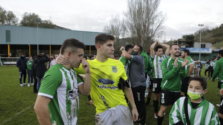 El sueño del Nalón de jugar la Copa del Rey ante un Primera muere en los penaltis