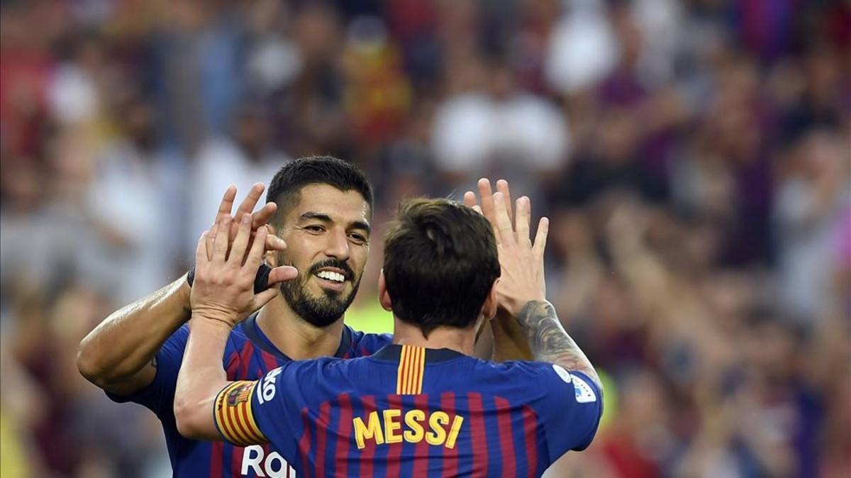 Luis Suárez y Leo Messi marcaron por partida doble ante el Huesca