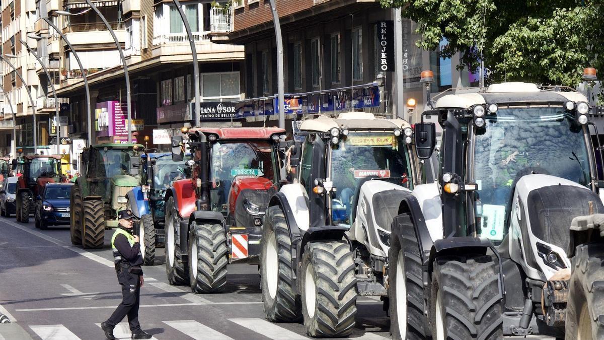 Manifestación con los tractores en las calles de Murcia en febrero de 2024.