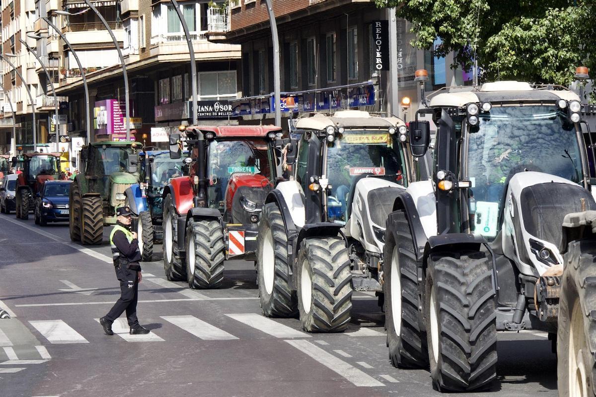 Manifestación con los tractores en las calles de Murcia en febrero de 2024.