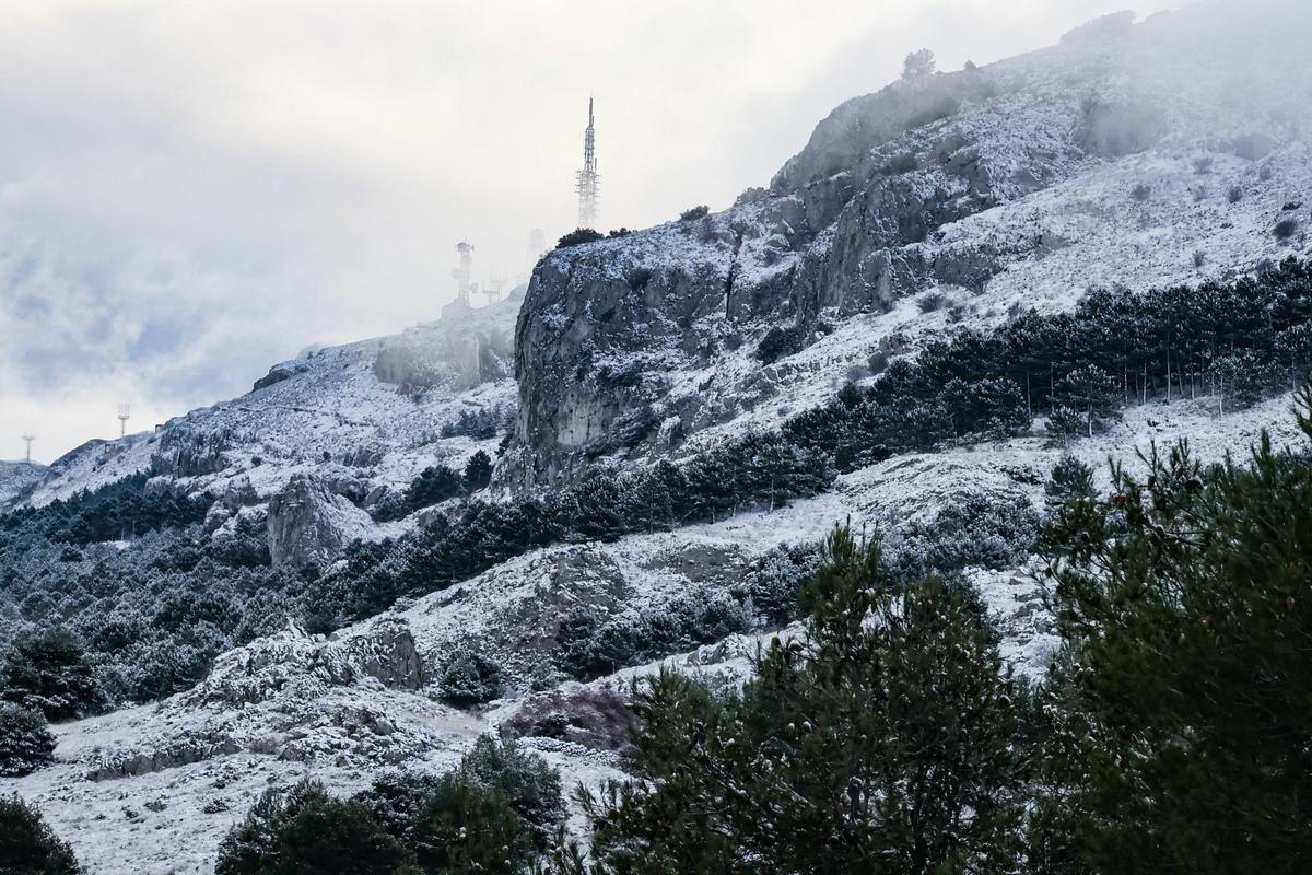 Ligera nevada en la Sierra de Aitana