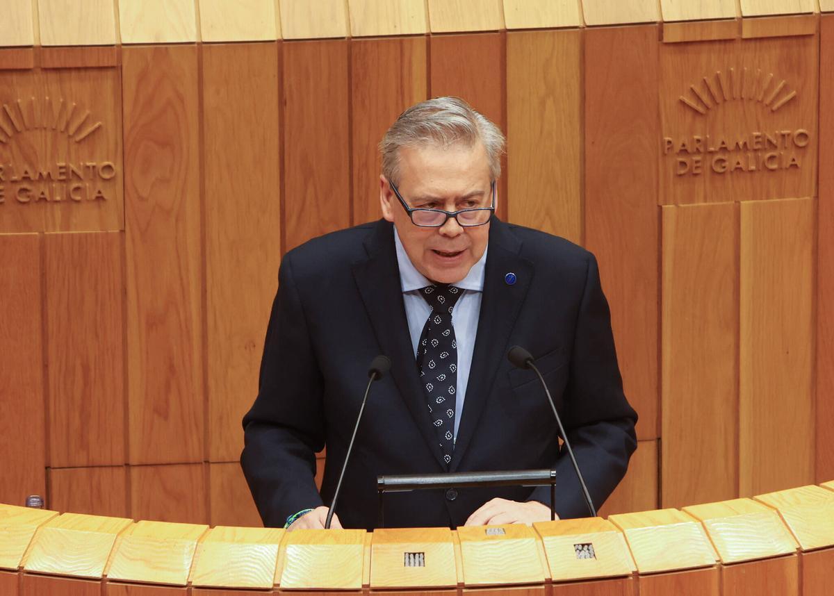 El conselleiro de Sanidade en una comparecencia ante el Parlamento.