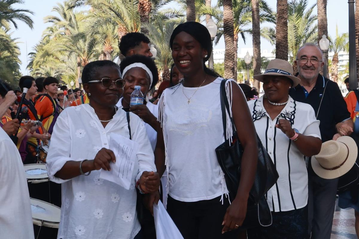 Cáritas Diocesana celebra en Alicante el final del proceso extraordinario de regularización con un encuentro intercultural abierto a la ciudadanía Cáritas Diocesana celebra en Alicante el final del proceso extraordinario de regularización con un encuentro intercultural abierto a la ciudadanía