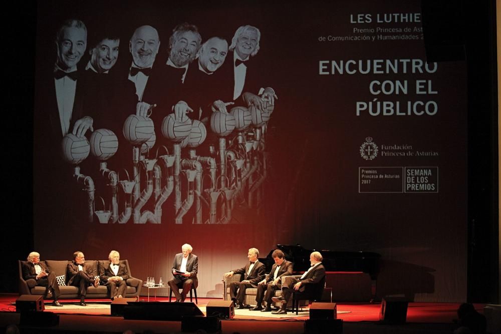 Encuentro con el público de “Les Luthiers” y actuación en Gijón