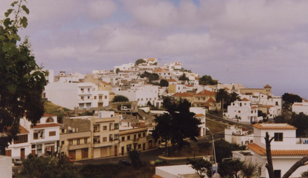 Panorámica del pueblo de Firgas hace varias décadas.