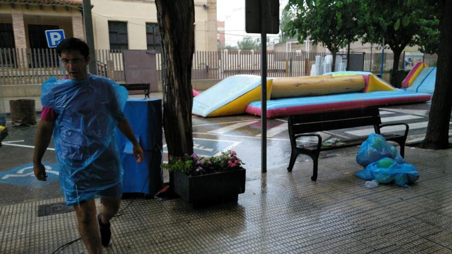 La lluvia obliga a suspender la mascletà en la plaza La Ordana