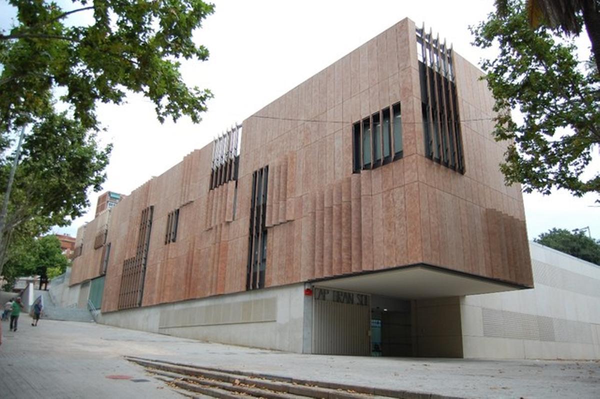 Imatge de l’exterior del nou CAP de Gran Sol, a Badalona.
