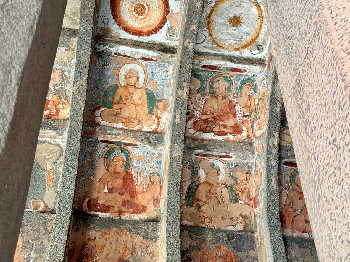 Murales budistas en las cuevas de Ajanta.