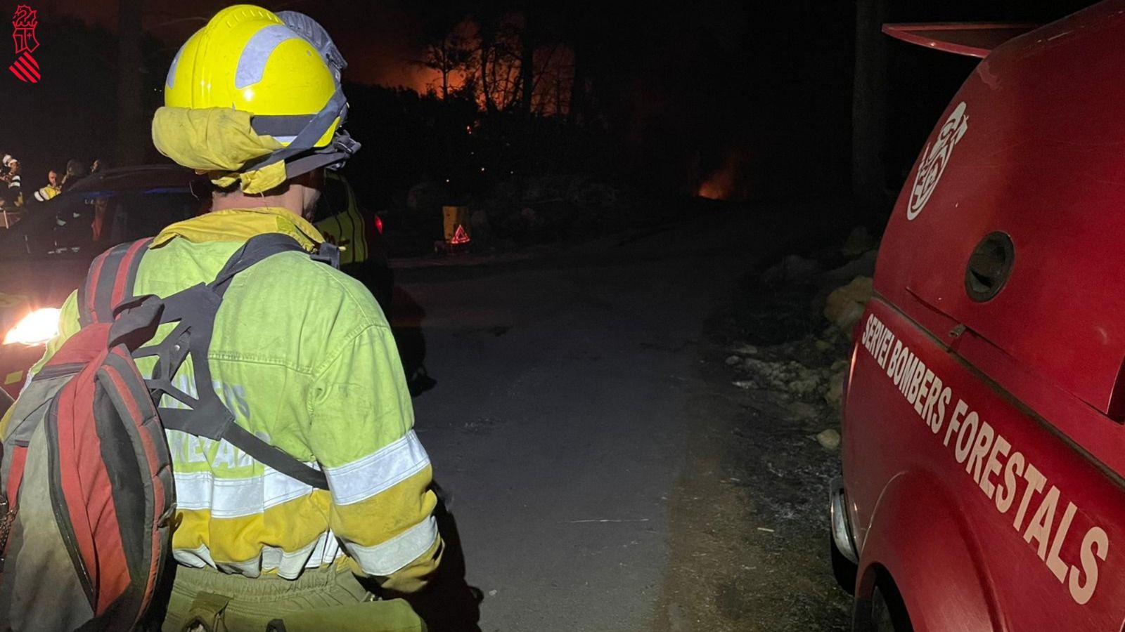 Los bomberos forestales han trabajado toda la noche en el fuego de Villanueva de Viver
