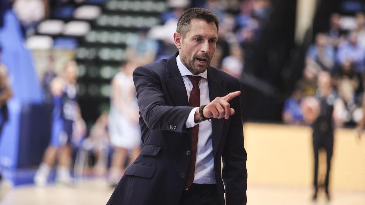 Natxo Lezkano durante un partido del Alimerka Oviedo