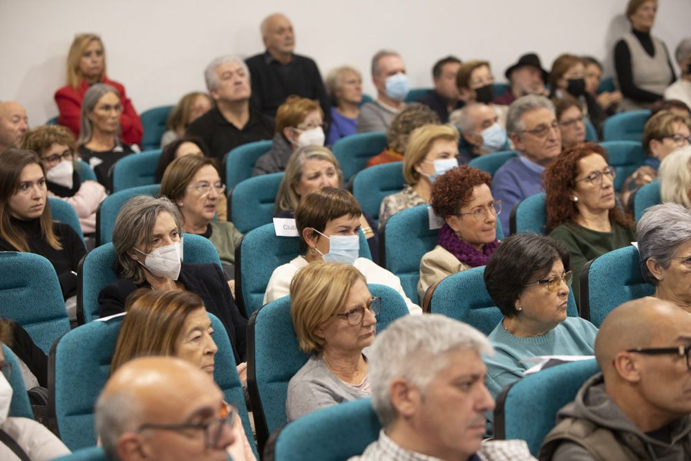 Canet d'En Berenguer. El magistrado Joaquín Bosch llena el salón de actos del ayuntamiento en uno de los actos por el 25N.