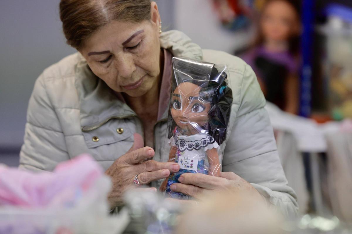 El taller de Càritas Mallorca donde se reparan los sueños para la Noche de Reyes