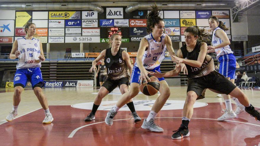 Partit de la Joviat, una de les entitats manresanes que fomenten el bàsquet femení