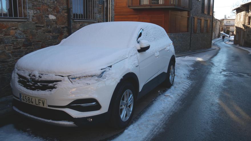 Un vehicle amb neu, a Molló.
