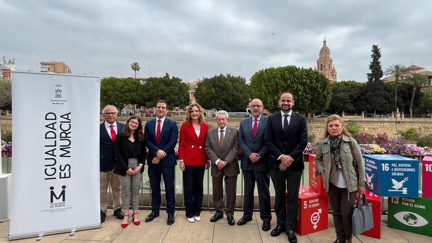 Murcia pone en marcha un proyecto de formación financiera y banca digital para mayores