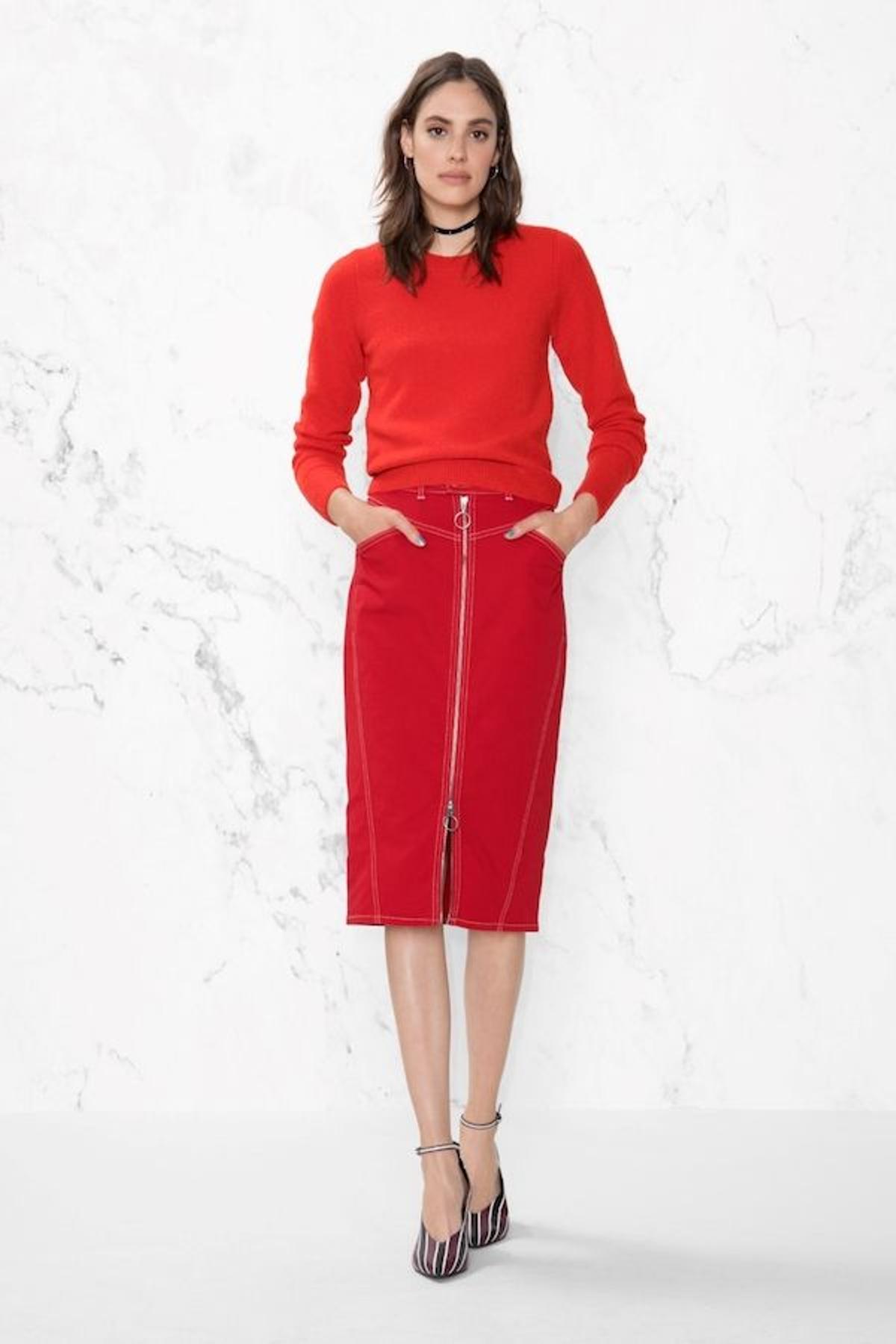 'Shopping' rojo: La falda lápiz denim con cremallera