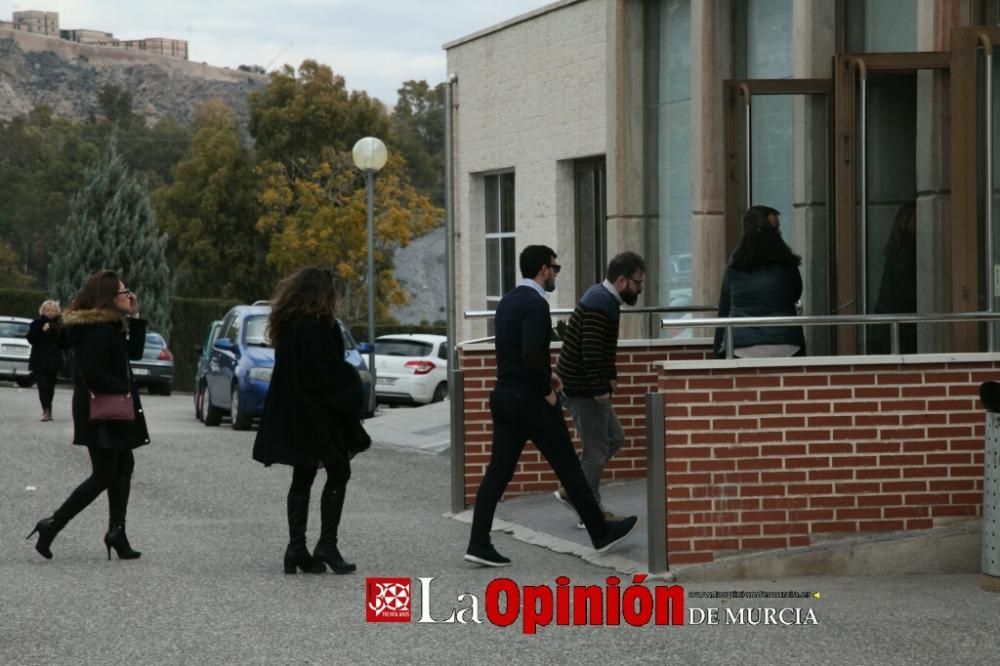 Familiares y amigos dan el último adiós a José Antonio Pujante en el tanatorio Lázaro de Lorca