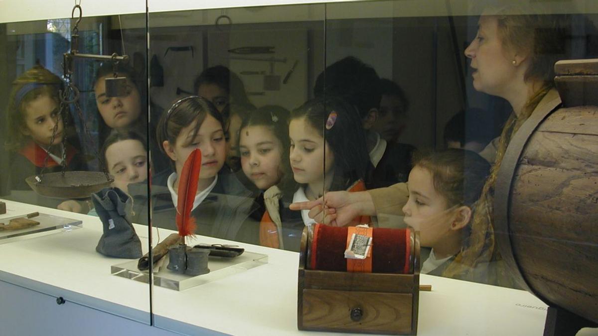 Actividades con nenos sobre distintos oficios, no museo.   | // MUSEO LISTE