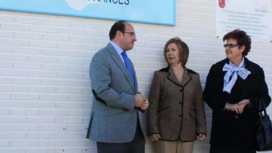 La exedil Matilde García (d), la exconsejera Palacios y el presidente.