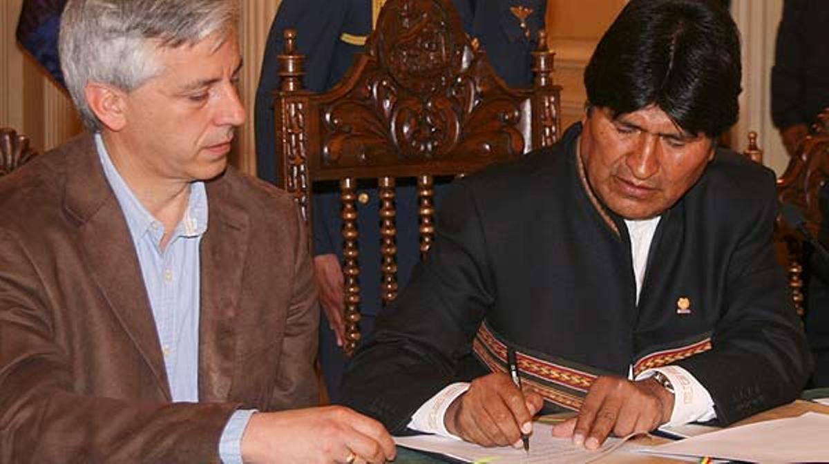 Evo Morales explica l’expropiació de les filials d’Iberdrola a Bolívia.