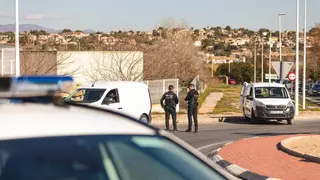 La policía de Riba-roja detiene a tres personas tras asaltar una vivienda deshabitada