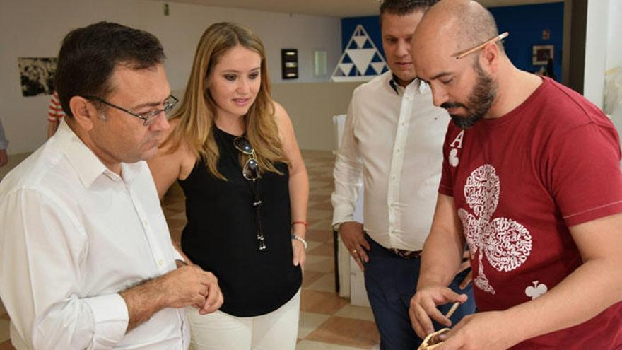 Miguel Ángel Heredia y Alicia Murillo, en la visita a la empresa Ikono.