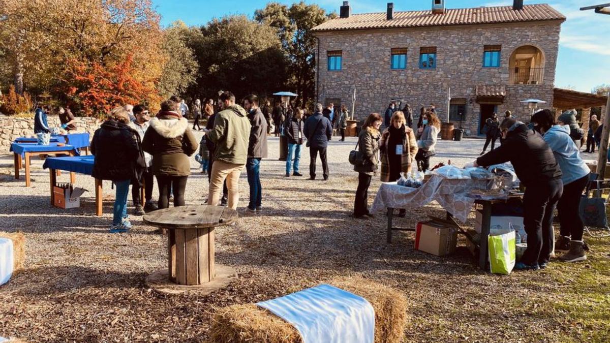 Unes 150 persones gaudeixen de la gastronomia i l’artesania en la primera edició de Cal Segudet Market | ARXIU PARTICULAR