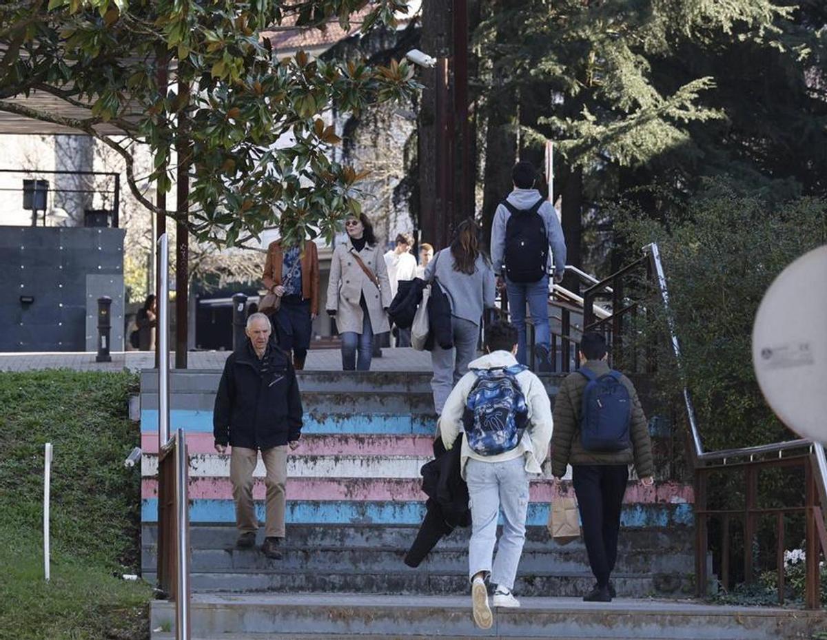 Estudiantes en el Campus Sur de Santiago.