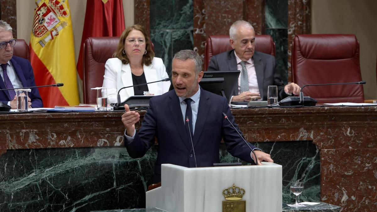 El portavoz popular en la Asamblea, Joaquín Segado, este jueves durante su intervención.