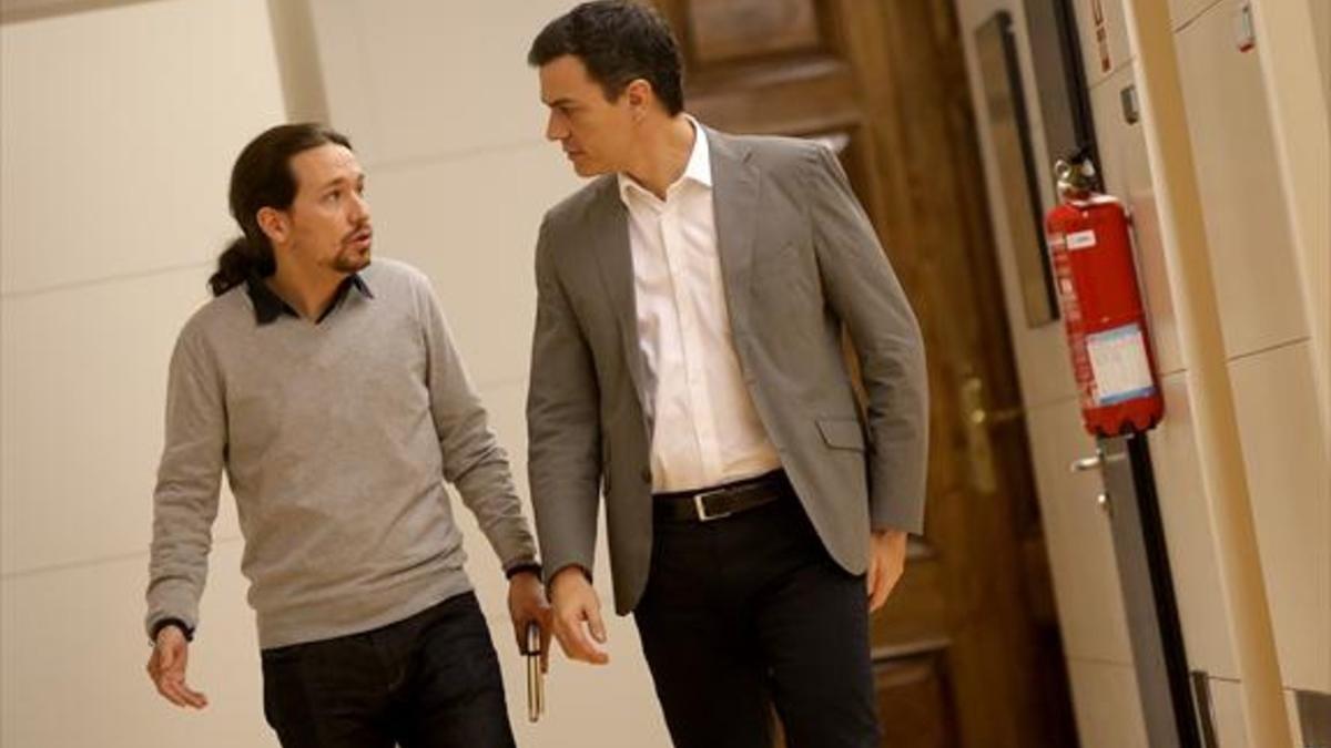 Pablo Iglesias y Pedro Sánchez, el pasado 5 de febrero, en el Congreso de los Diputados.