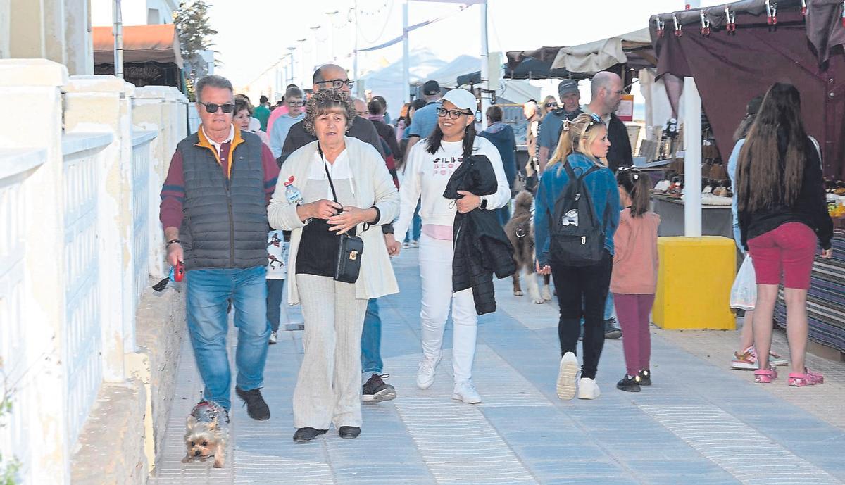 La Feria del Comercio Local y Artesanía se instalará en el paseo marítimo.