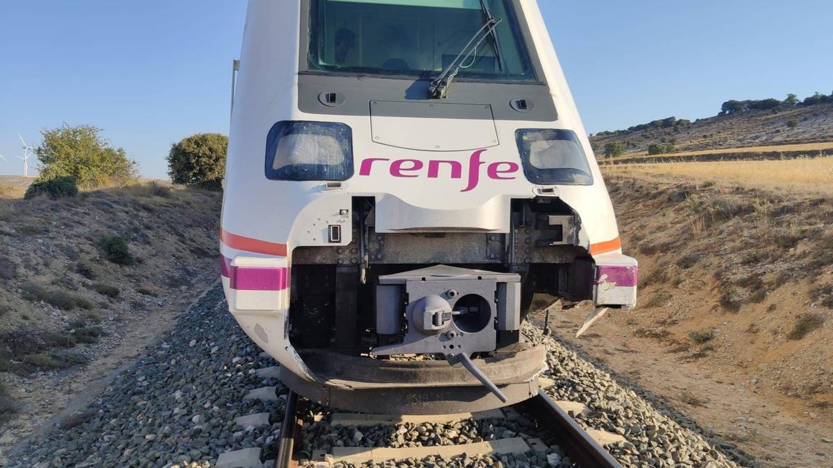 Accidente por colisión entre un tren y una furgoneta en la linea Soria-Torralba