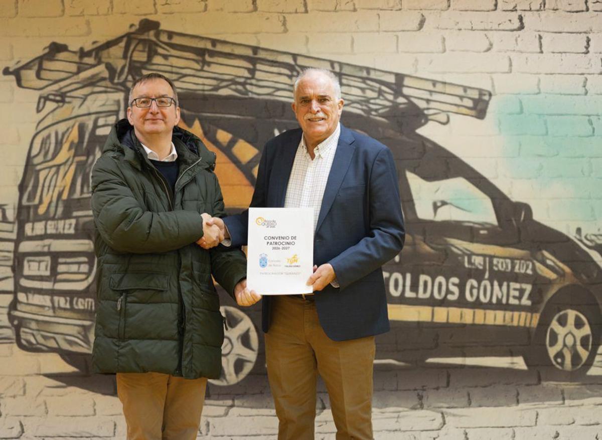 Esteban Raposo, director xerente de Toldos Gómez, co alcalde de Arzúa. | CEDIDA