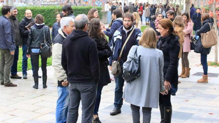 Opositores para las plazas de psiquiatra, el domingo pasado en la Escuela de Enfermería.