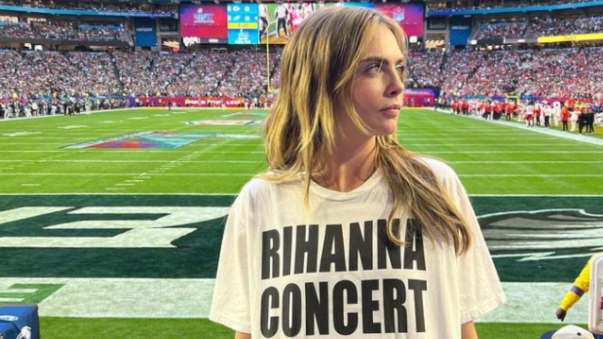 Cara Delevingne tiene la camiseta de los tres millones de likes para apoyar a Rihanna en la Super Bowl