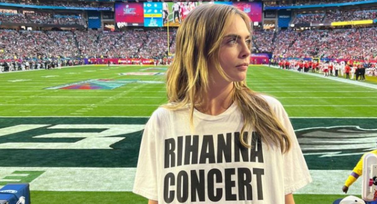 Cara Delevigne con camiseta de apoyo a Rihanna